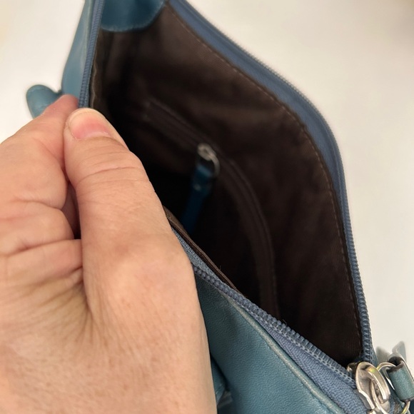 Vintage Coach Turquoise Leather Over the Shoulder Purse - Picture 9 of 11